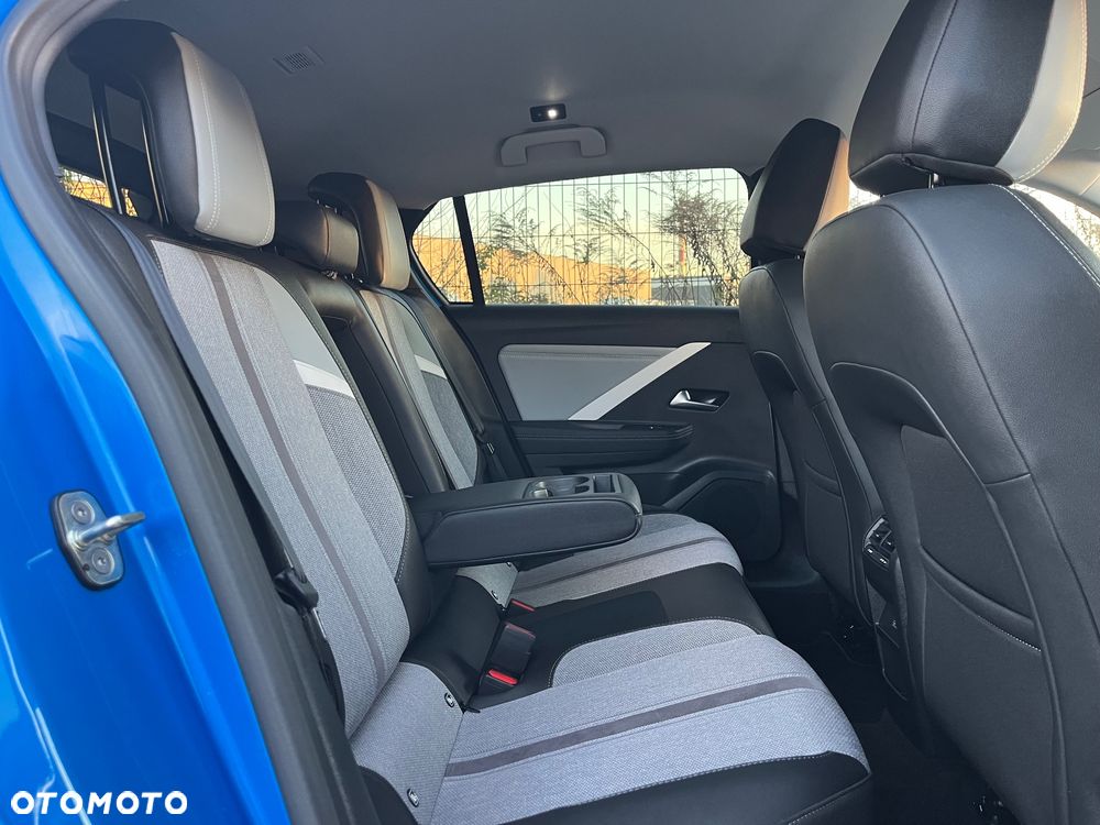 Opel Astra 1.2 Turbo Business Edition - 29