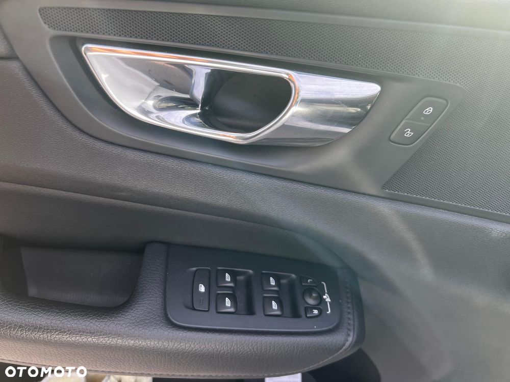 Volvo XC 60 D4 Momentum - 10