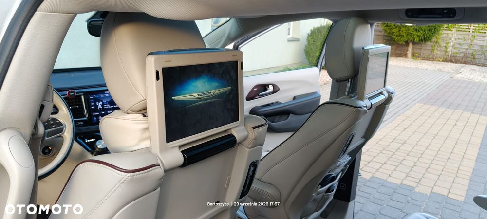 Chrysler Pacifica - 17