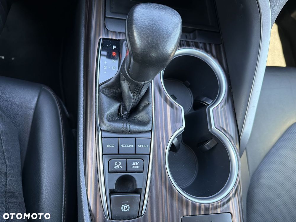 Toyota Camry 2.5 Hybrid Executive CVT - 21