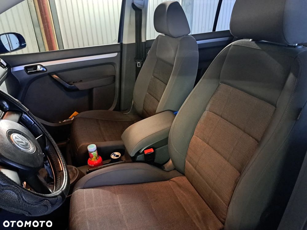 Volkswagen Touran 1.6 Basis - 10