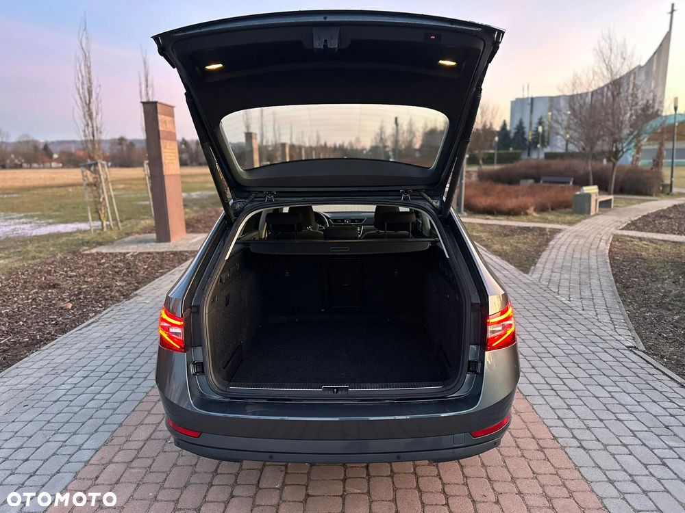 Skoda Superb 2.0 TDI 4x4 Style DSG - 10