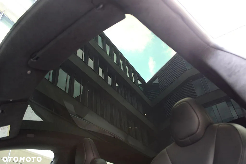 Tesla Model S Plaid - 33