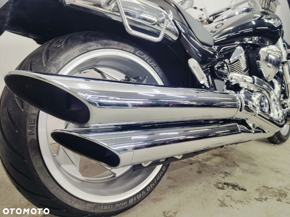 Suzuki Intruder - 10