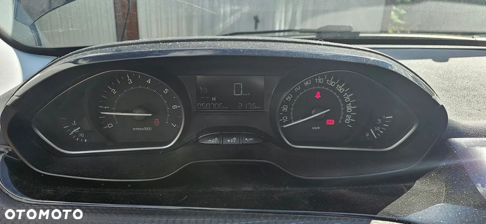Peugeot 208 - 13