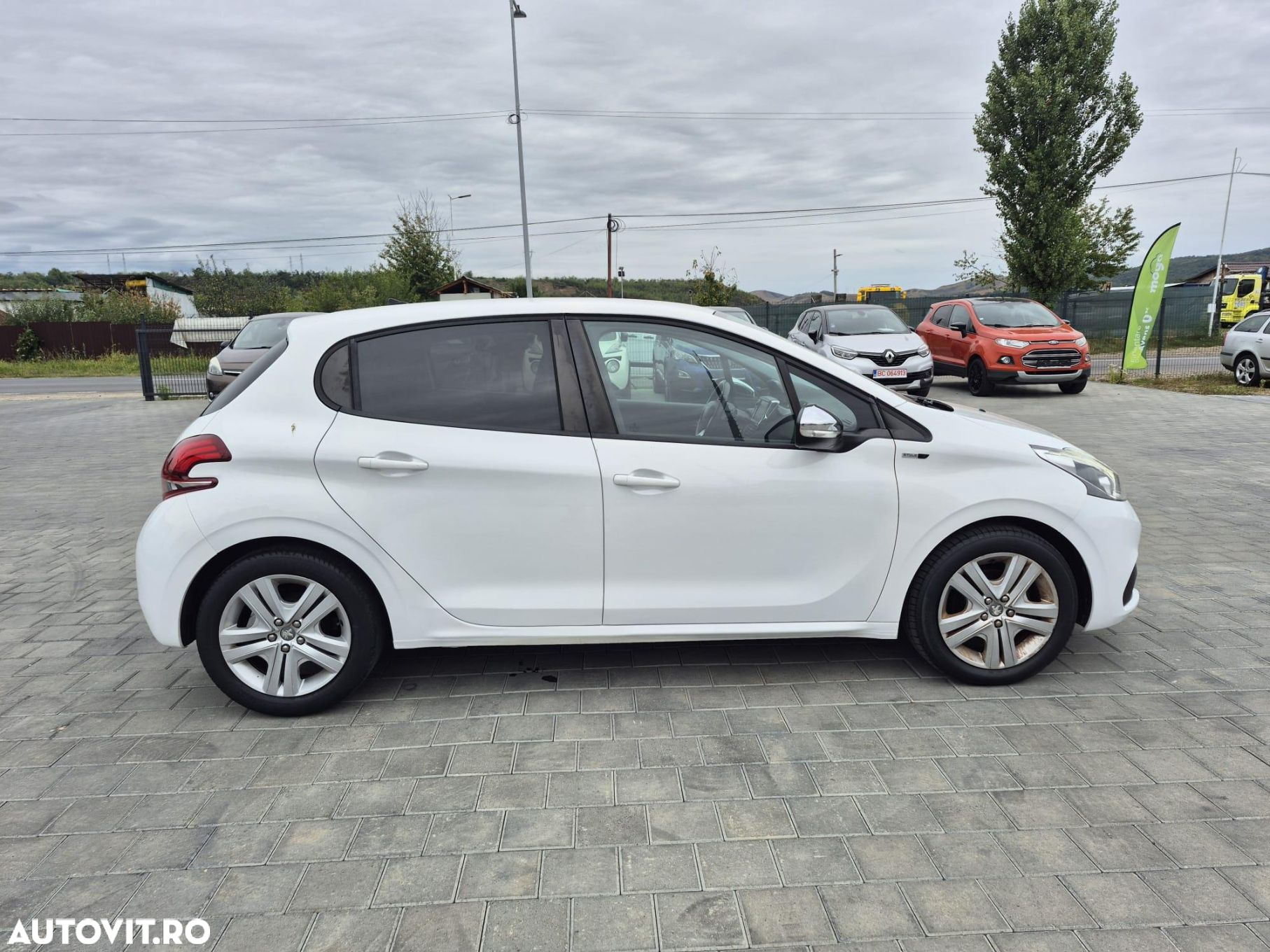 Peugeot 208 - 5