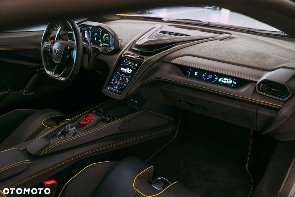 Lamborghini Revuelto - 24