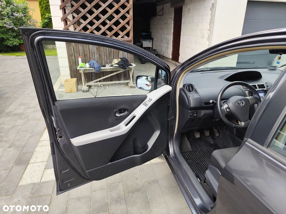 Toyota Yaris 1.4 D-4D Life - 25