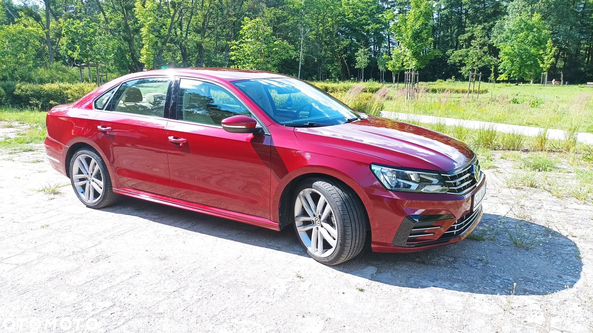 Volkswagen Passat - 1