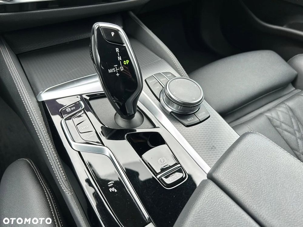BMW Seria 5 520d xDrive mHEV M Sport sport - 26