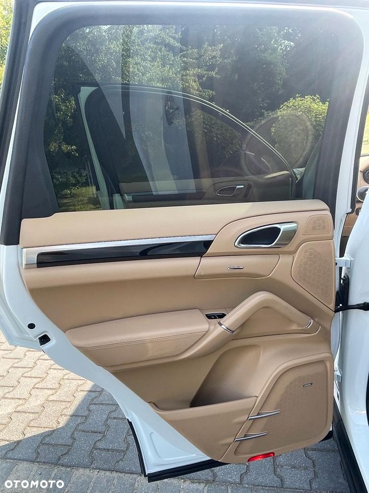 Porsche Cayenne - 14