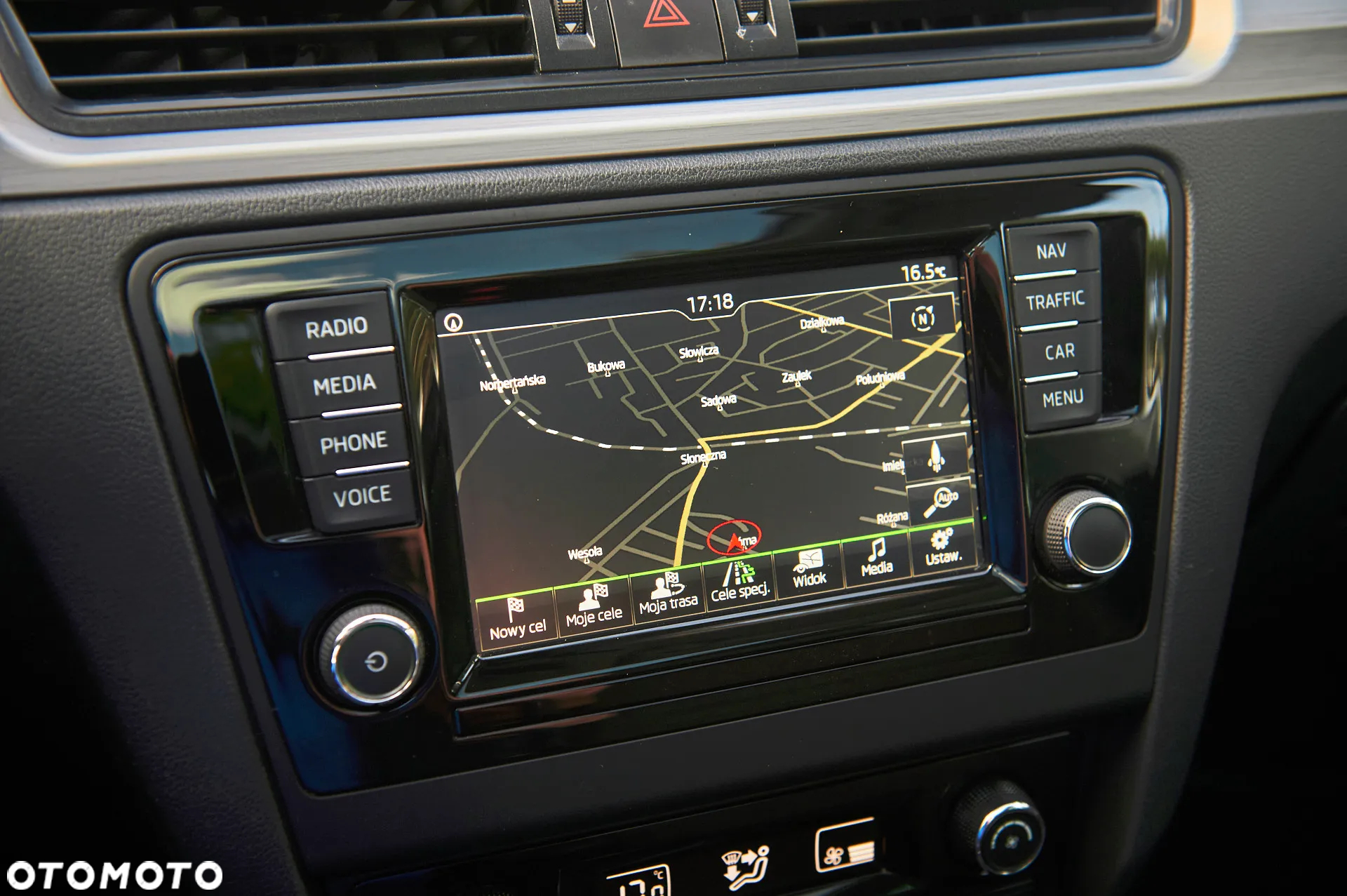 Skoda RAPID Spaceback 1.2 TSI (Green tec) Cool Edition Red & Grey - 33