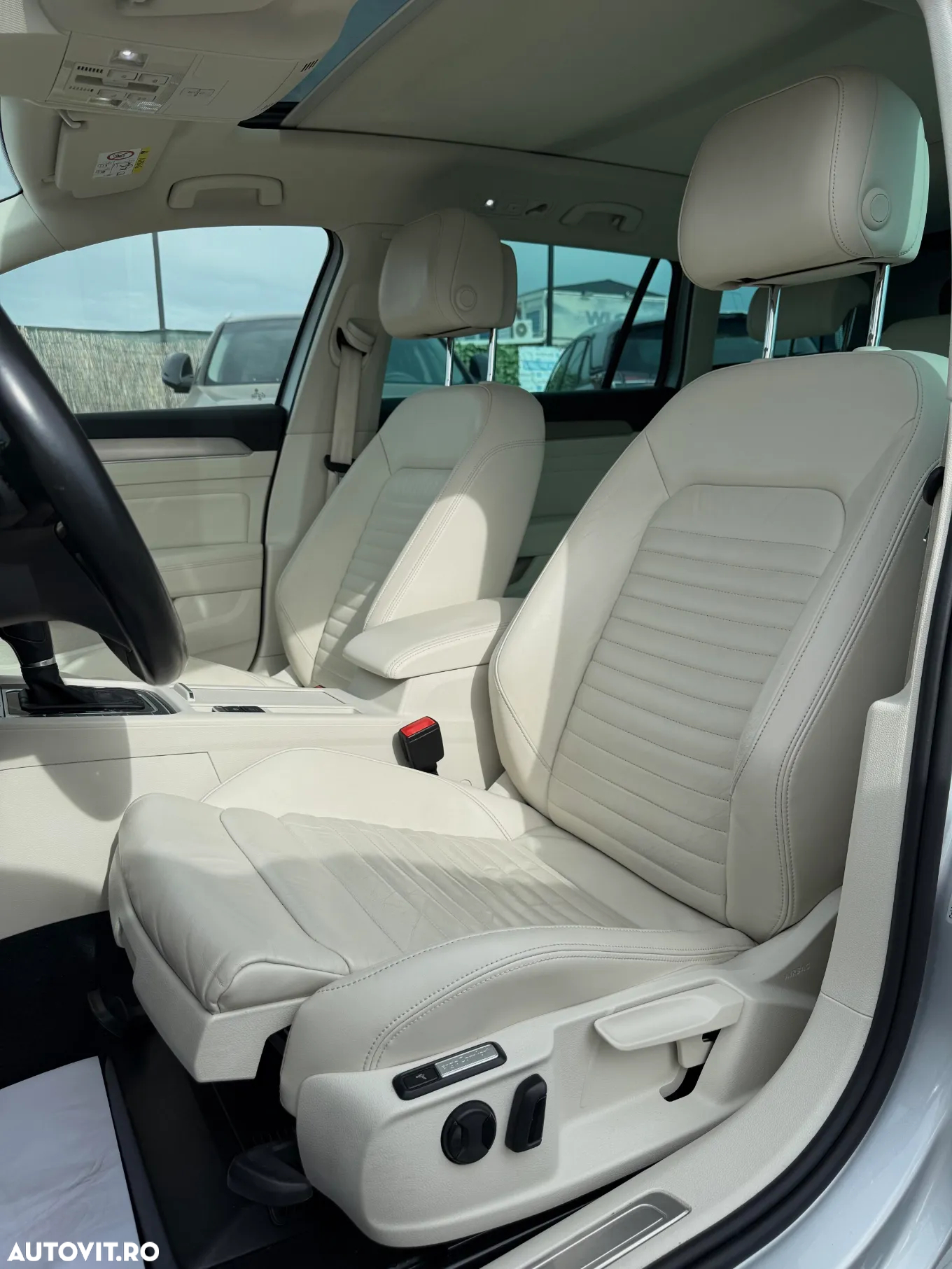Volkswagen Passat Variant 2.0 TDI SCR 4Motion DSG Highline - 17