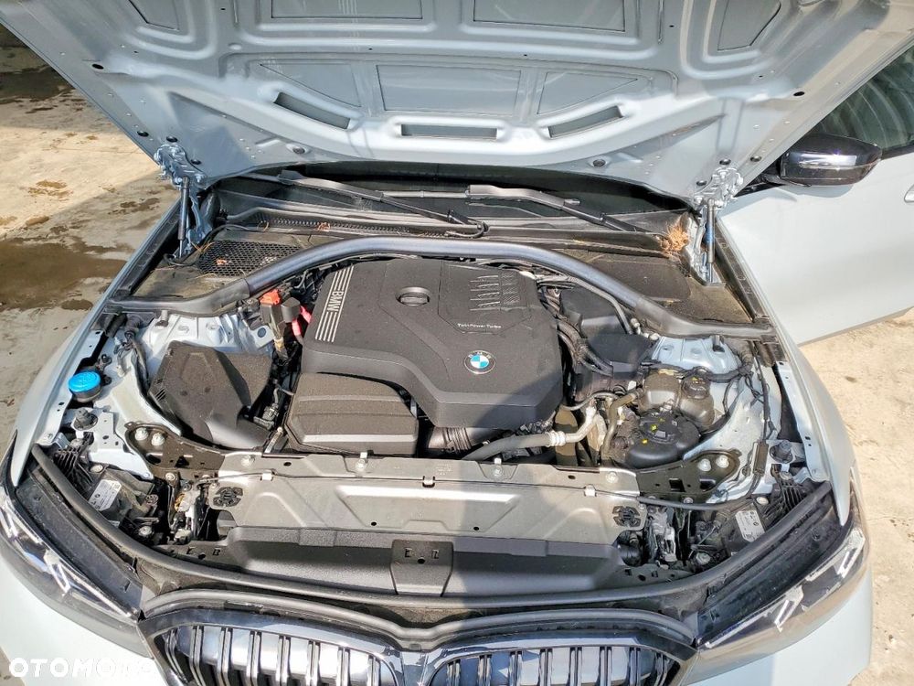 BMW Seria 3 330i xDrive M Sport - 11