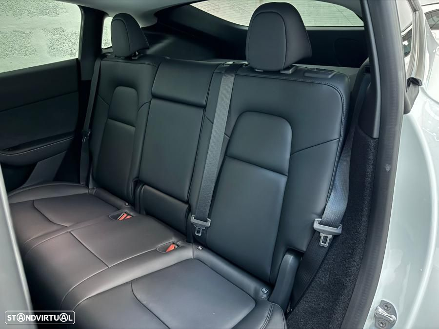 Tesla Model Y Long Range Dual Motor AWD - 42