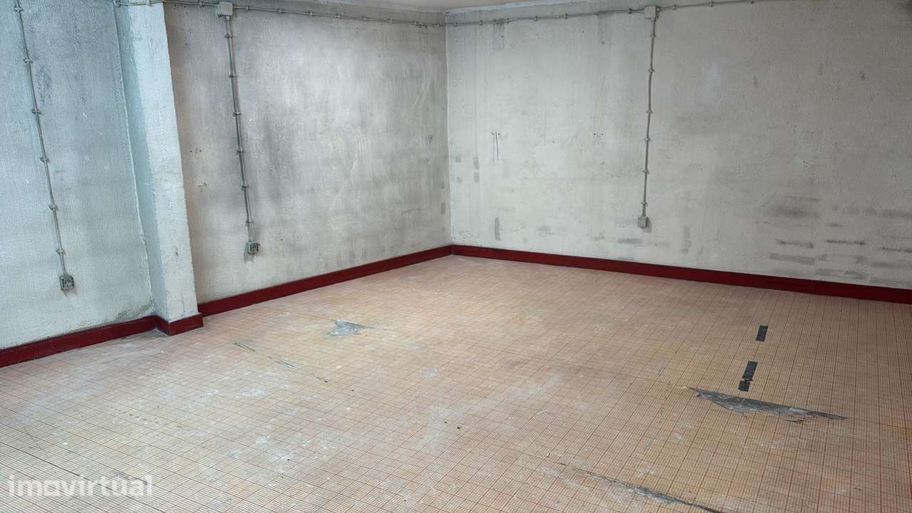 Armazém pronto a habitar em Loures - Grande imagem: 2/5