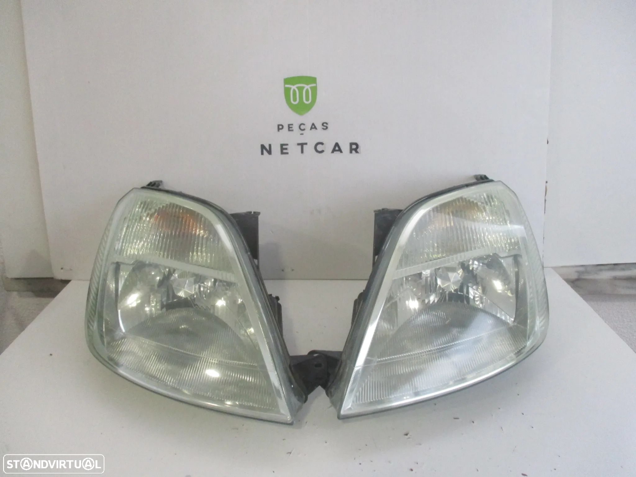 Farol Optica ford fiesta 2003 - 1