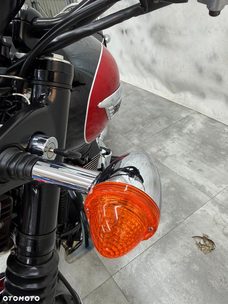 Triumph Bonneville - 13
