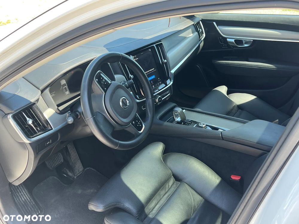 Volvo V90 Cross Country B5 D AWD Ultimate - 4