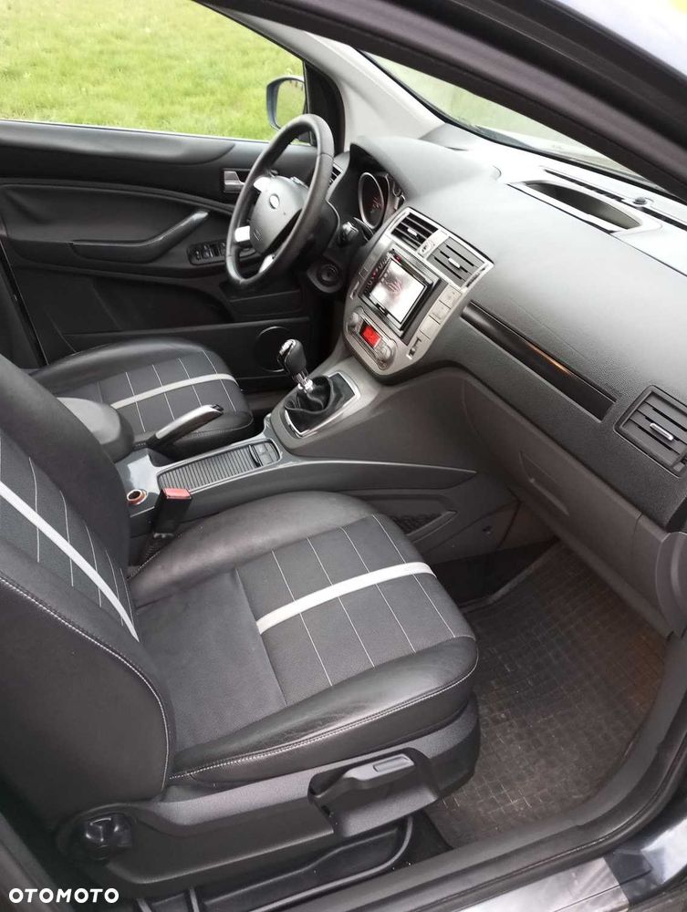 Ford Kuga - 8