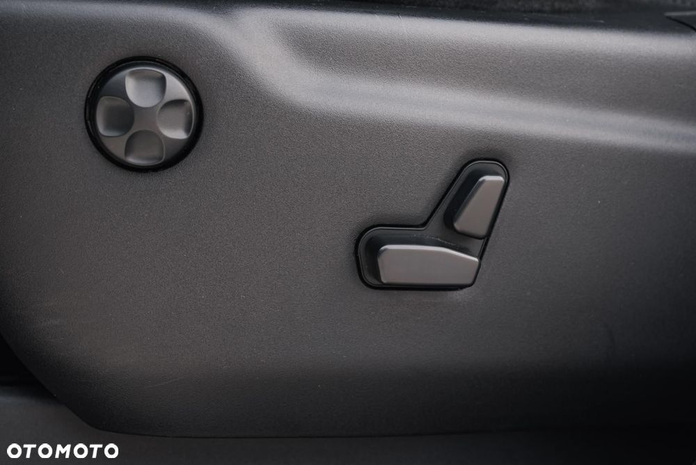 Jeep Grand Cherokee - 28