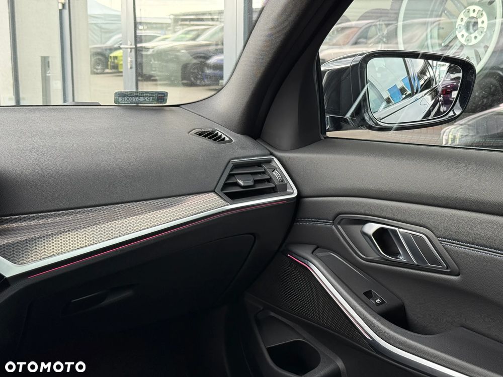 BMW Seria 3 320d xDrive M Sport Sport - 17