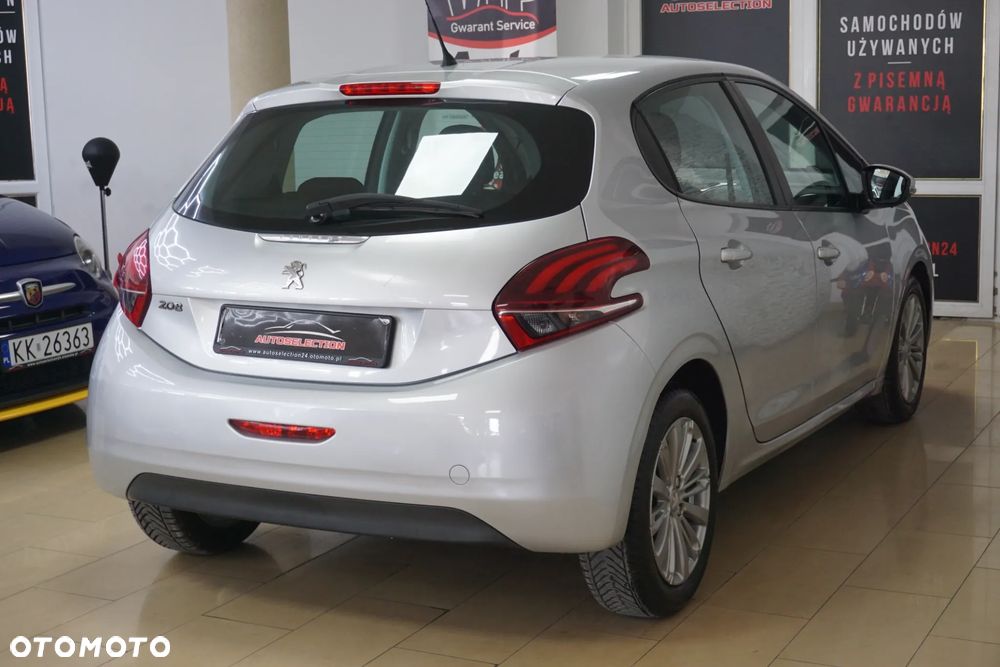 Peugeot 208 - 4