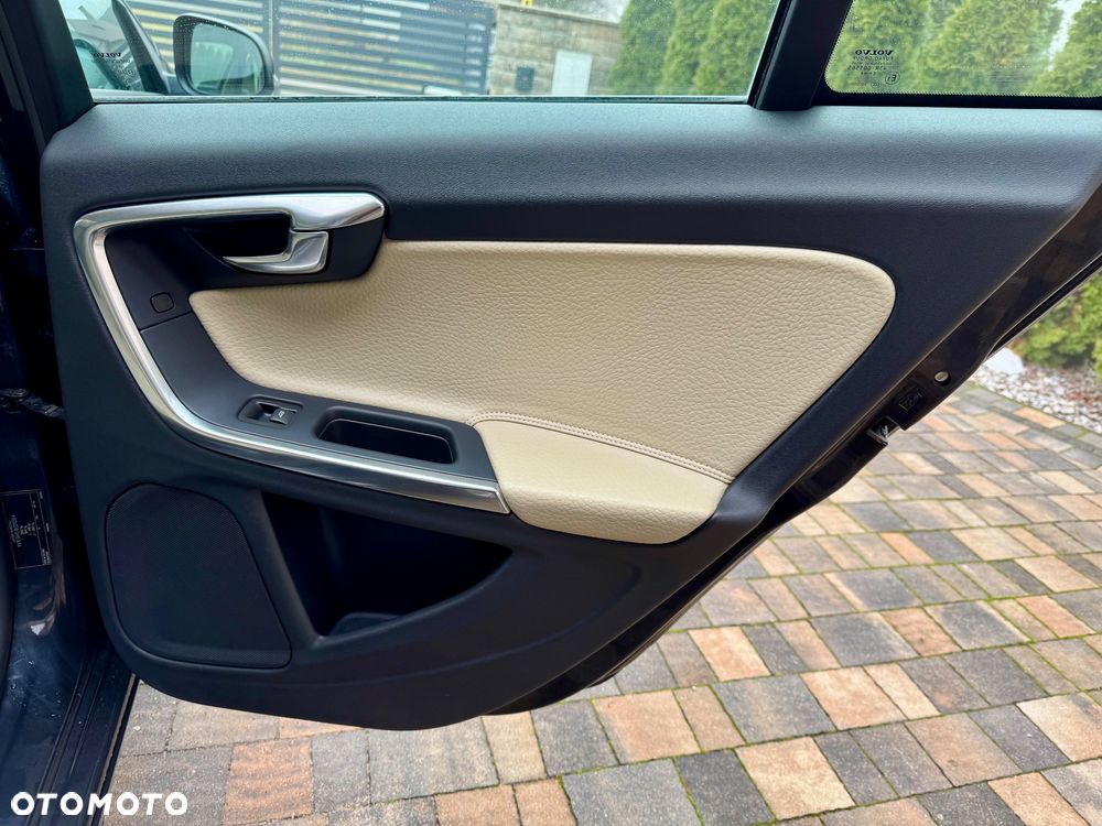 Volvo S60 2.0T Momentum - 18