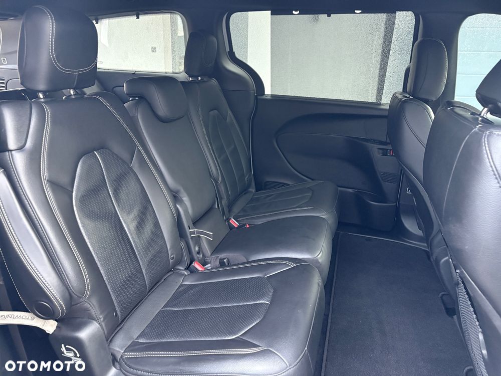 Chrysler Pacifica - 36