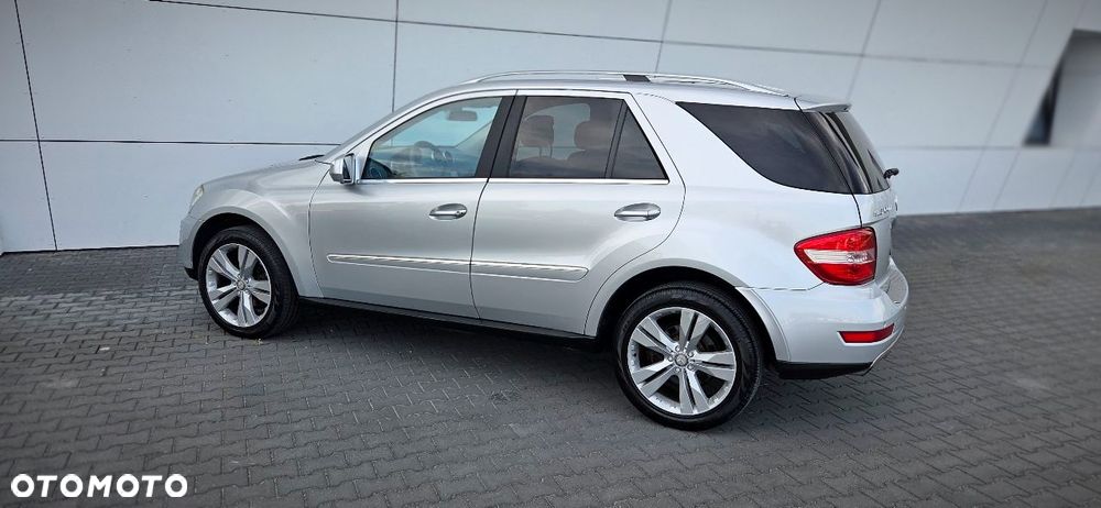 Mercedes-Benz ML 320 CDI 4Matic 7G-TRONIC DPF Edition 10 - 17