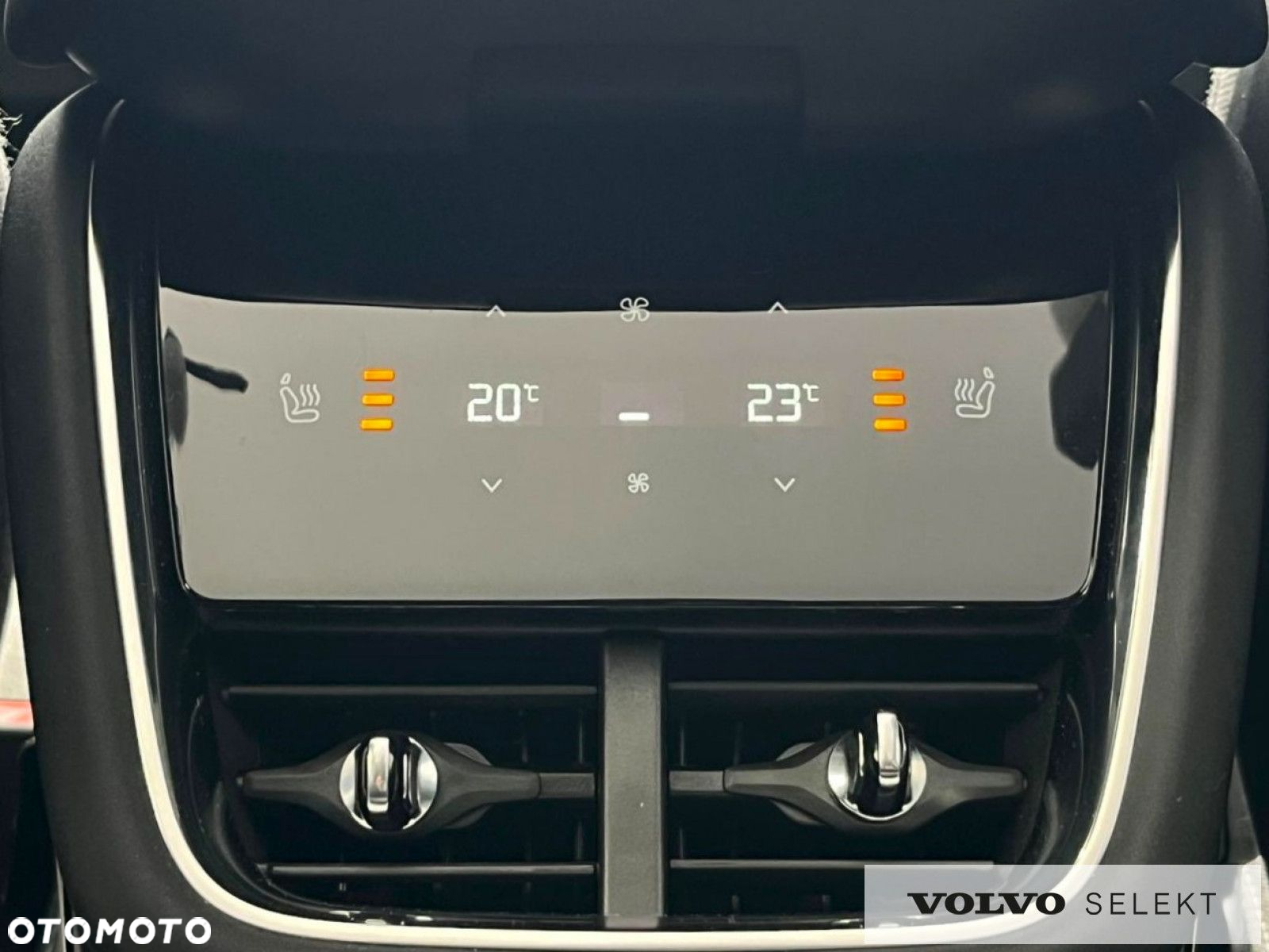 Volvo EX90 - 37