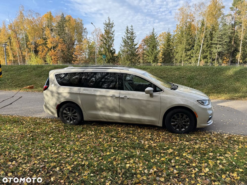Chrysler Pacifica - 3