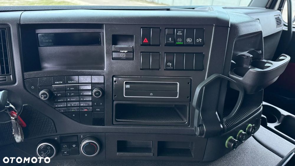 Volvo FMX 410  8X4 - 28