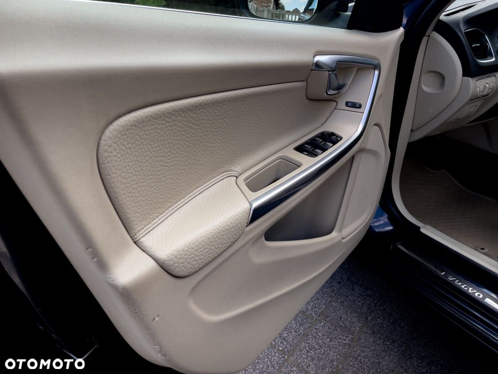 Volvo V60 D3 Momentum - 14