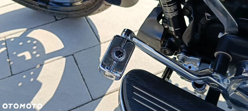 Harley-Davidson Touring Street Glide - 38