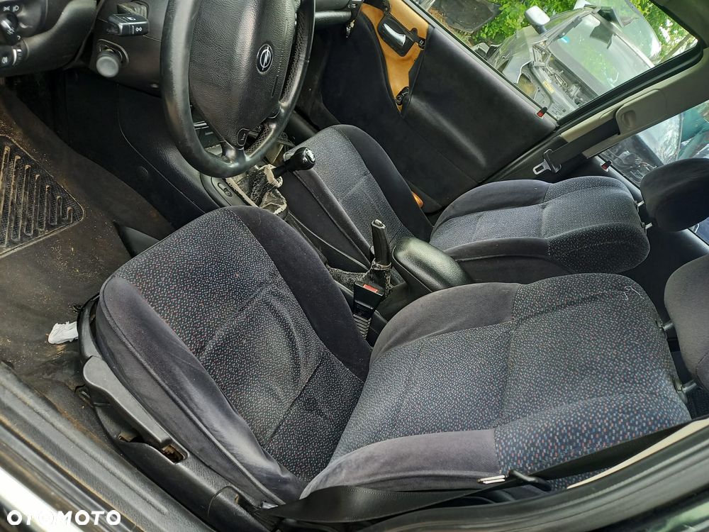Opel Vecta B lift sedan 99r  silnik 1.8 1.6 16V skrzynia maska zderzak drse - 6