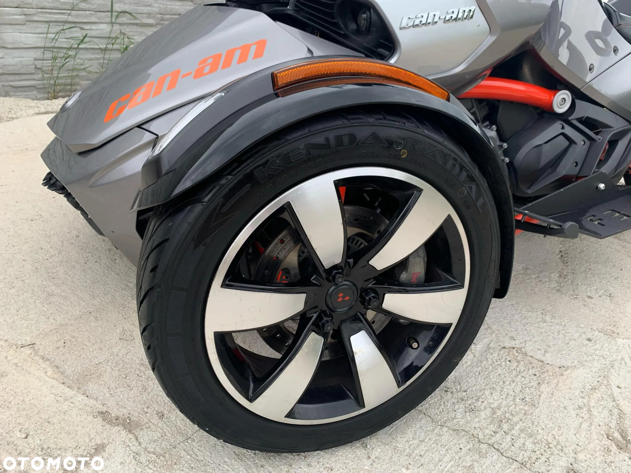 Can-Am Spyder - 13