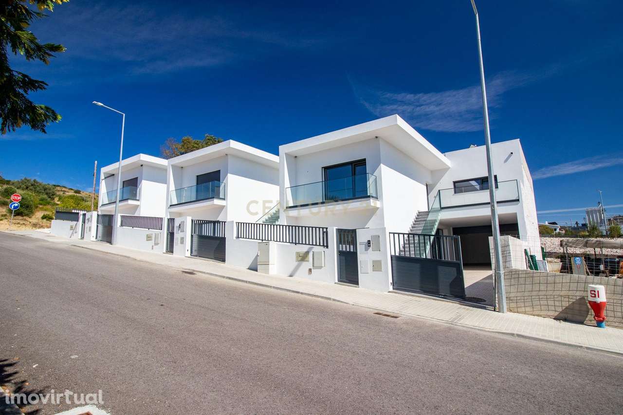 Moradia T3  em Torres Vedras: Pronta para Morar! - Grande imagem: 2/60