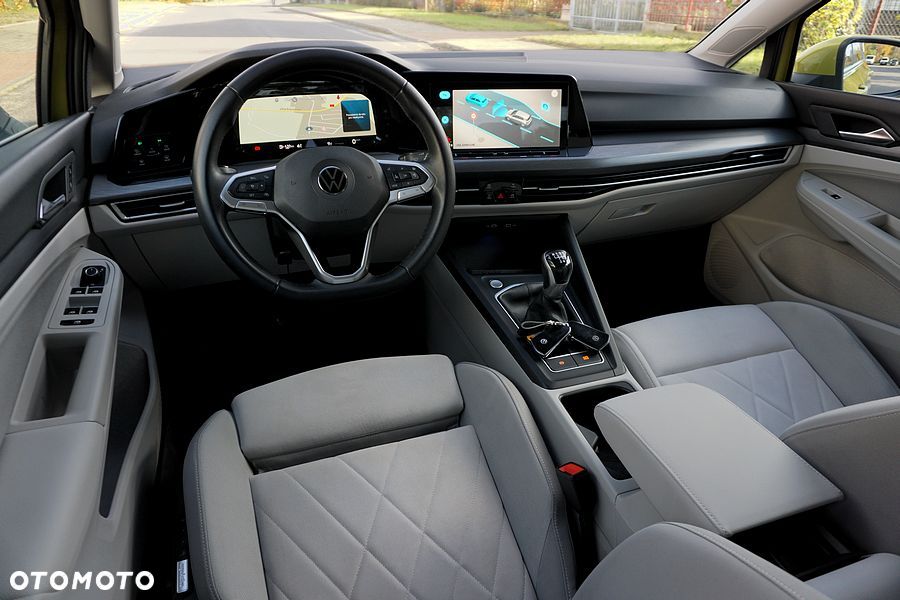 Volkswagen Golf - 1