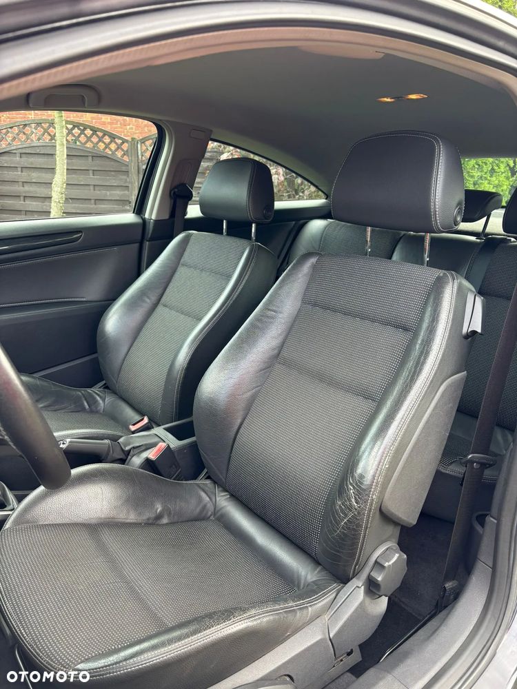 Opel Astra GTC 2.0 Turbo Cosmo - 9