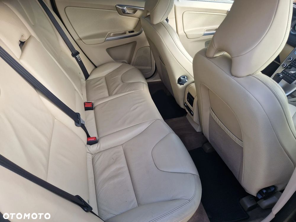 Volvo XC 60 D5 AWD Summum - 16