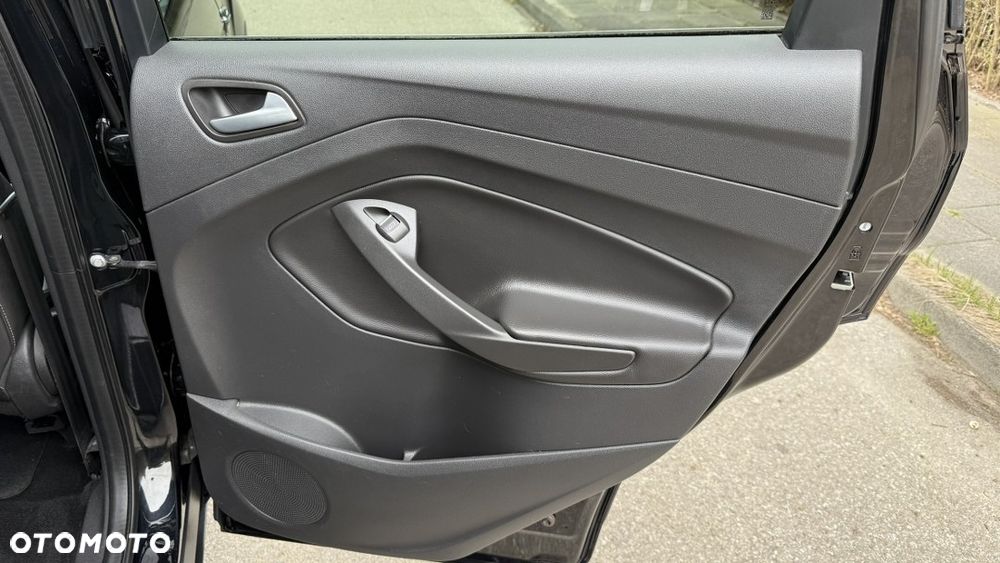 Ford Kuga 2.0 TDCi 2x4 Titanium - 36