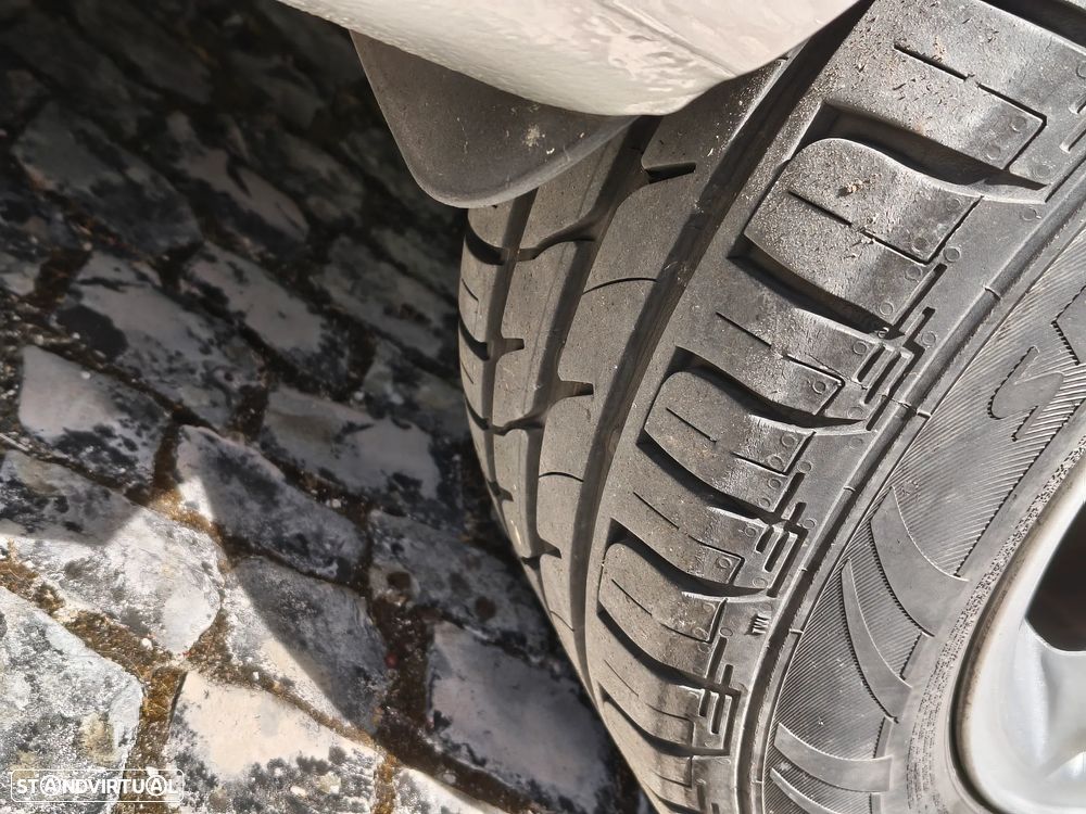 Renault Clio 1.2 16V Privilège - 10