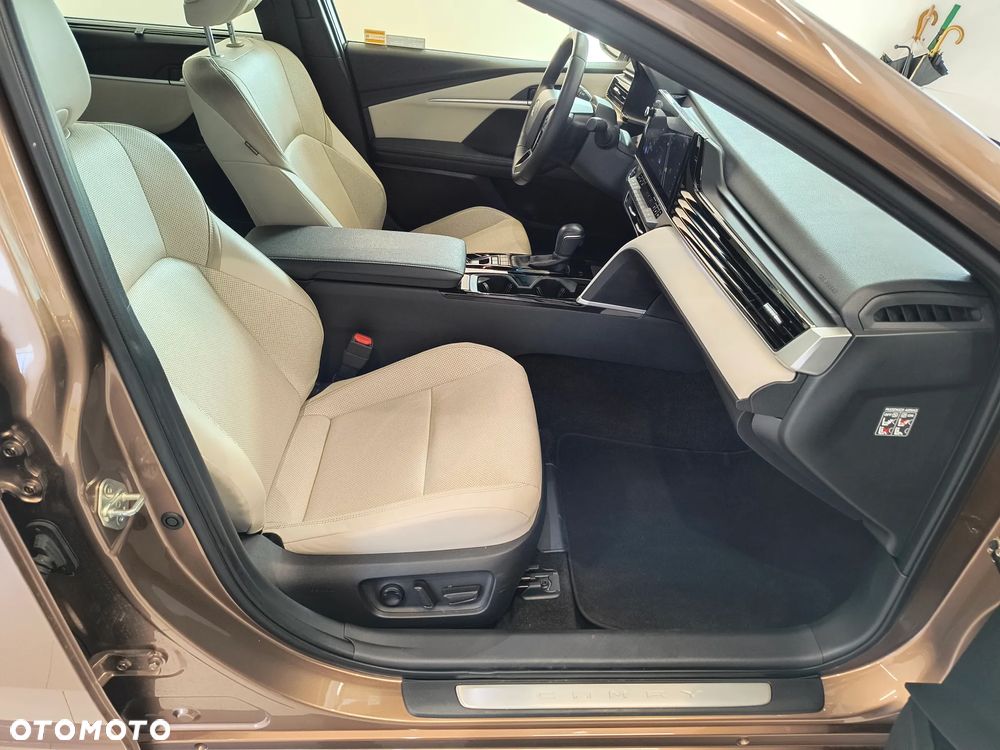 Toyota Camry 2.5 Hybrid Dynamic Force Executive e-CVT - 12
