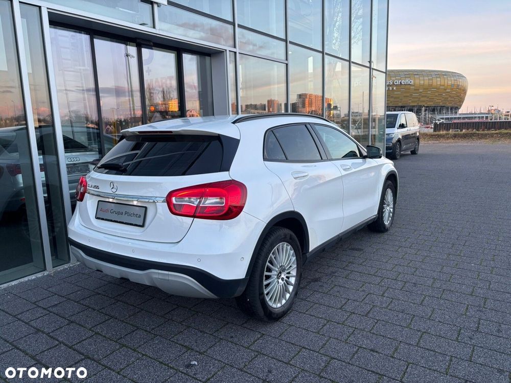 Mercedes-Benz GLA - 4