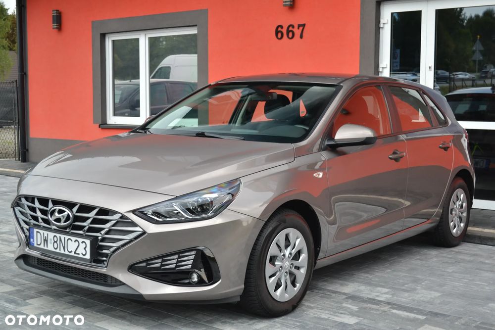 Hyundai i30 1.5 DPI Classic + - 21
