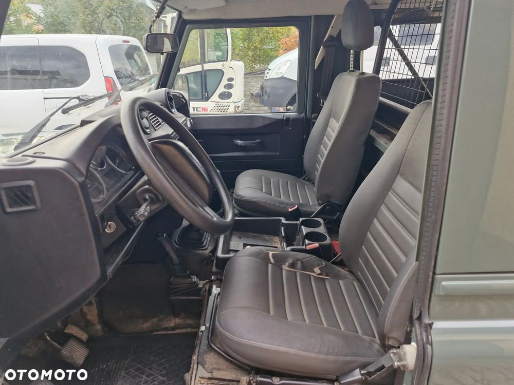Land Rover Defender - 7