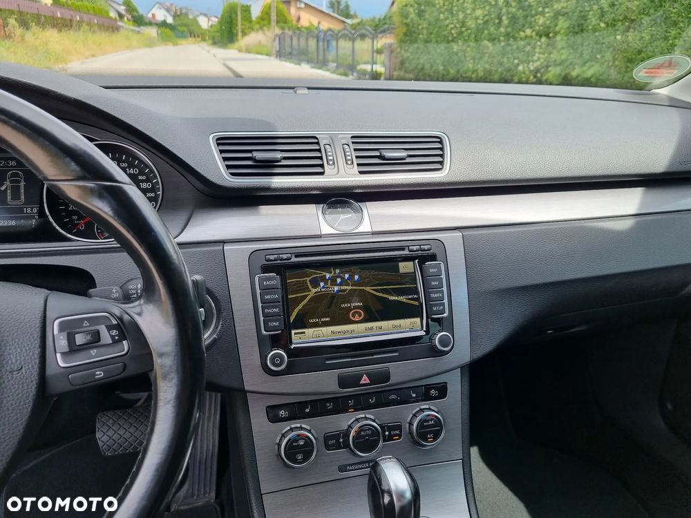Volkswagen Passat 2.0 TDI Comfortline DSG - 14