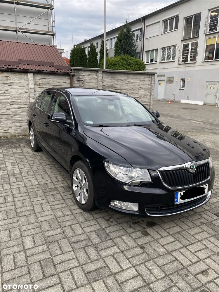 Skoda Superb 2010 photo 4