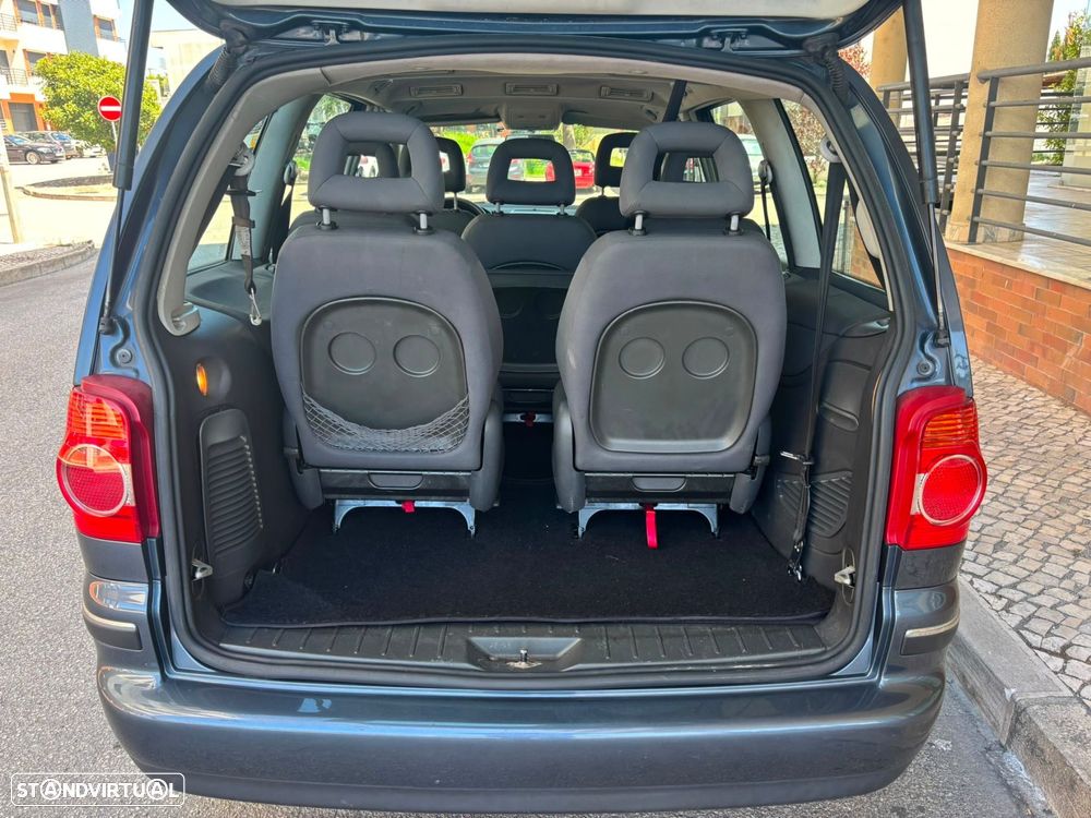 VW Sharan 1.9 TDI Comfortline Family - 12
